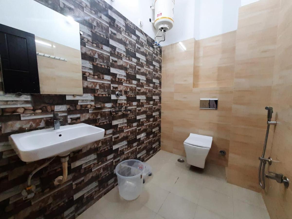 Hotel Ak Residency Haridwār Esterno foto